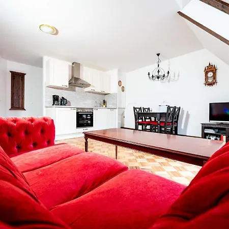 Geyer-schloss Reinsbronn * קרגלינגן