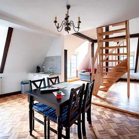 Geyer-schloss Reinsbronn * קרגלינגן